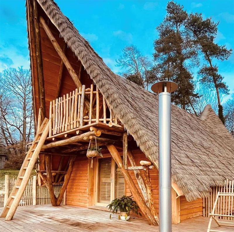 The perfect thatch for those who wish to give an African look to their project. This fiber style is a wonderful addition to any backyard pergola, theme park or zoo shelter.